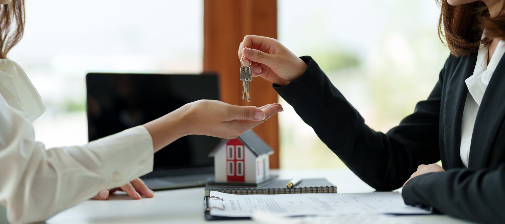 Why Real Estate Agents Should Partner With Water Damage Experts